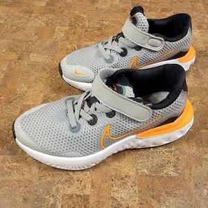 Nike Renew Boys Tennis Shoes (Size 1)